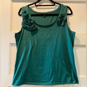 Talbots vintage green tank top with fabric flower details. 100% cotton. Size L